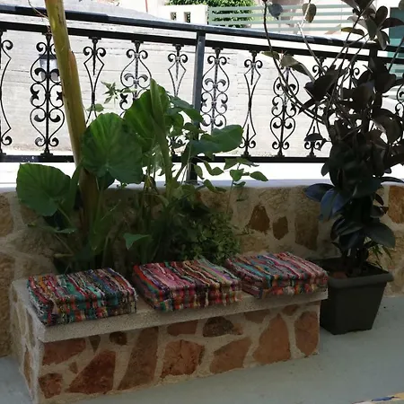 Michaela 3* Poros (Kefalonia)